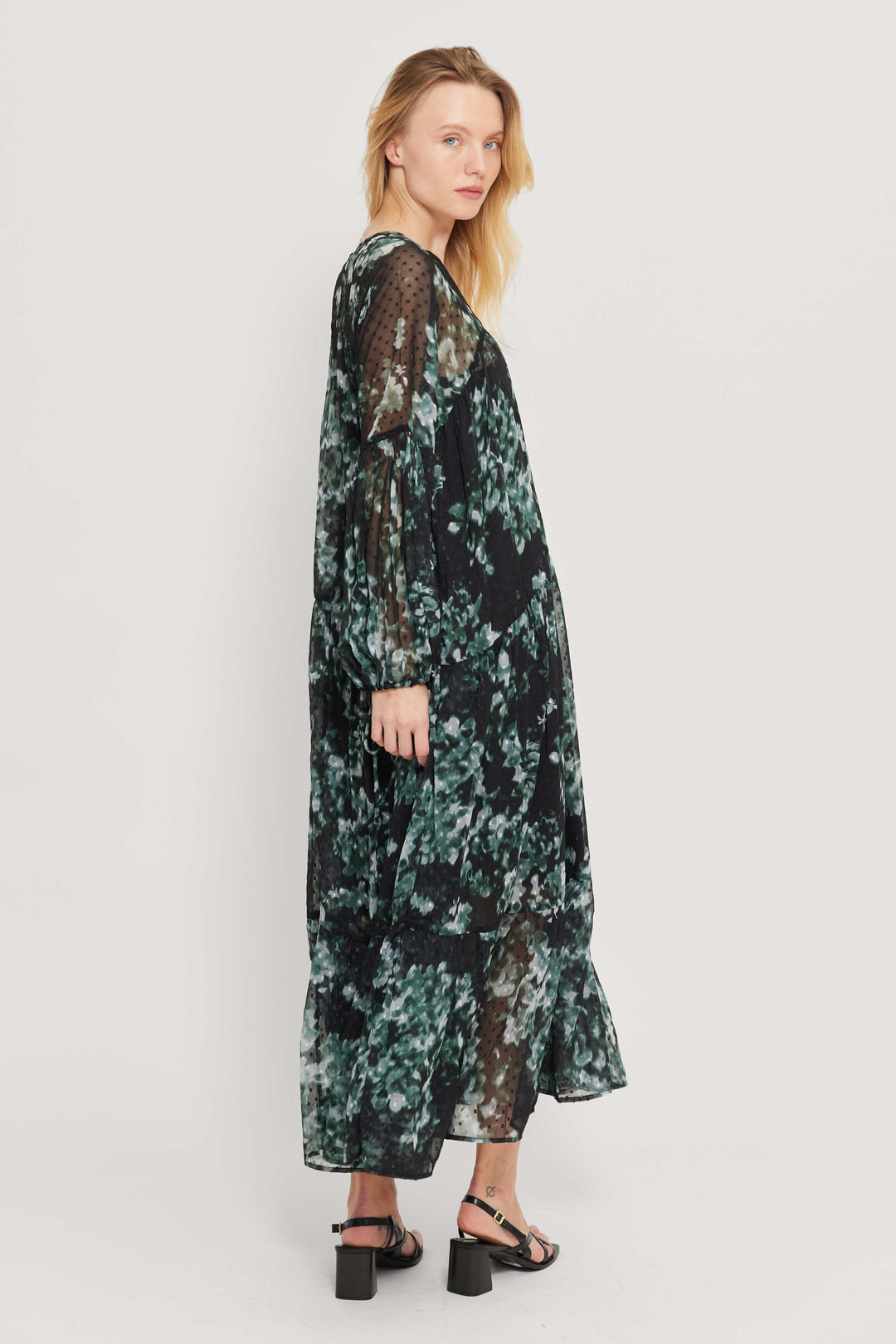 שמלת מקסי שקפקפה עם פרינט לנשים